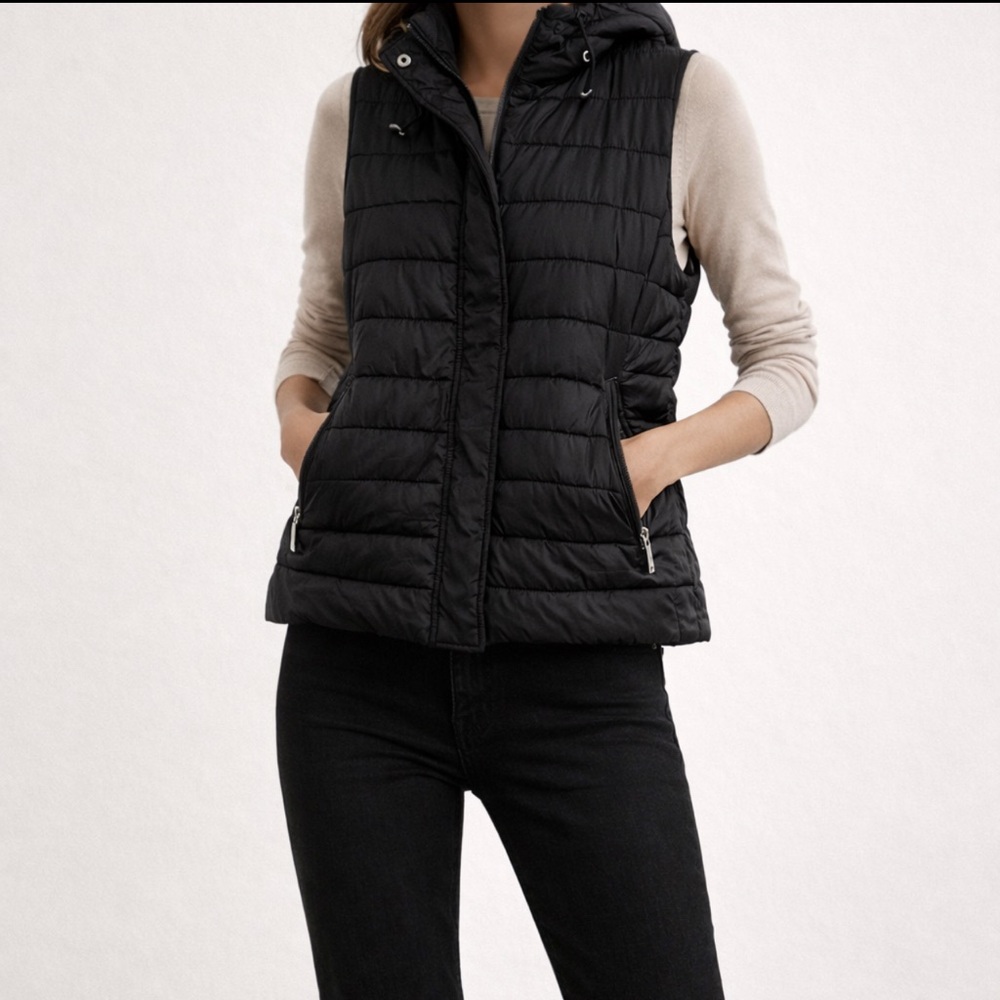 Zara Quilted Black puffer Jacket Vest with zippers and hood size XL